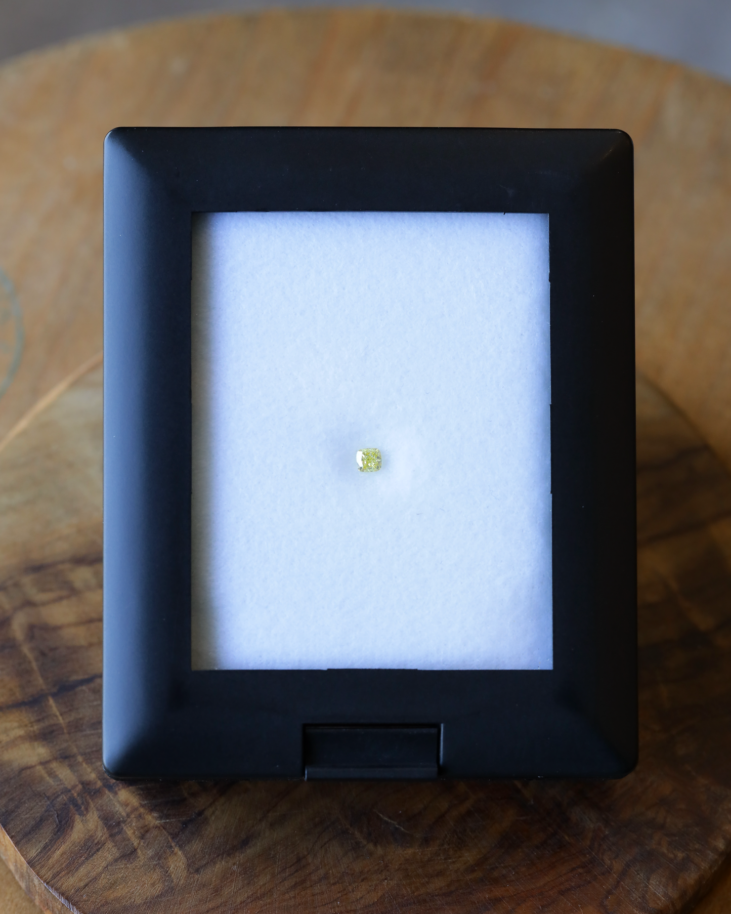 ファンシービビッドイエローダイヤモンド　ルース　0.130ct