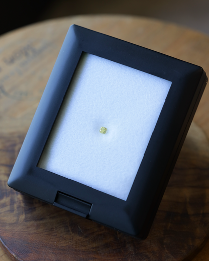 ファンシービビッドイエローダイヤモンド　ルース　0.130ct