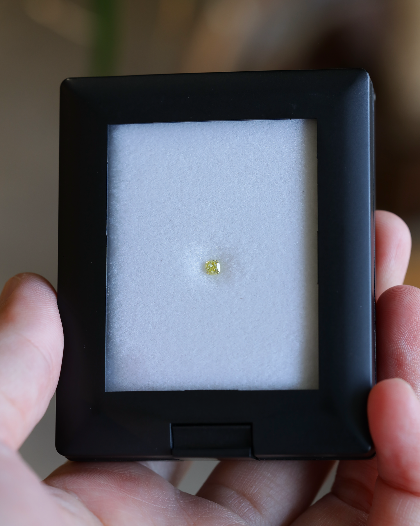 ファンシービビッドイエローダイヤモンド　ルース　0.130ct