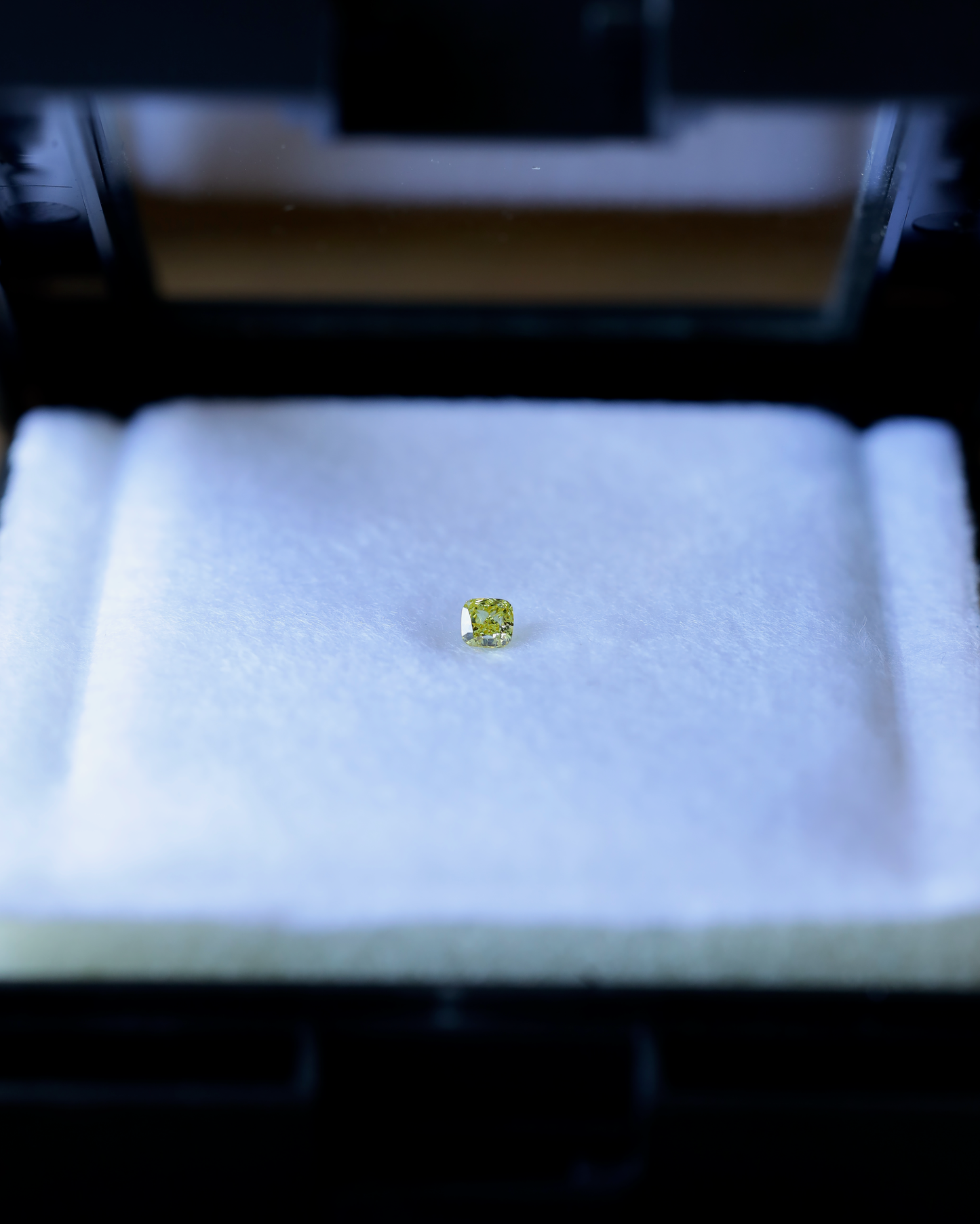 ファンシービビッドイエローダイヤモンド　ルース　0.130ct