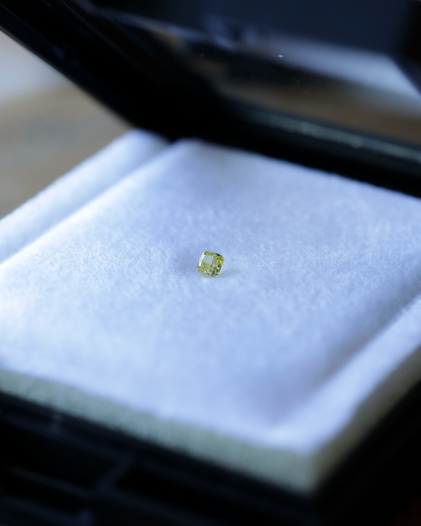 ファンシービビッドイエローダイヤモンド　ルース　0.130ct