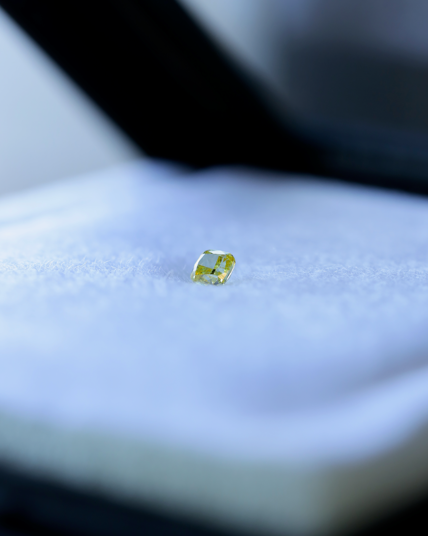 ファンシービビッドイエローダイヤモンド　ルース　0.130ct