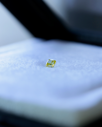 ファンシービビッドイエローダイヤモンド　ルース　0.130ct