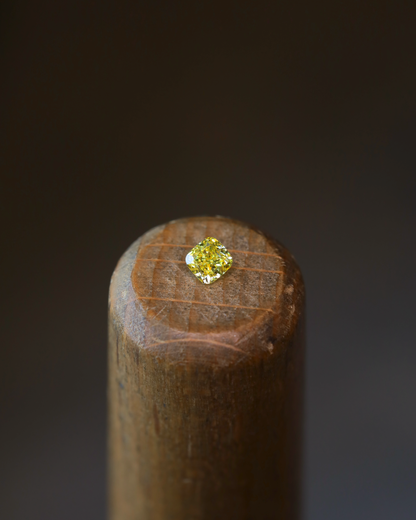 ファンシービビッドイエローダイヤモンド　ルース　0.130ct