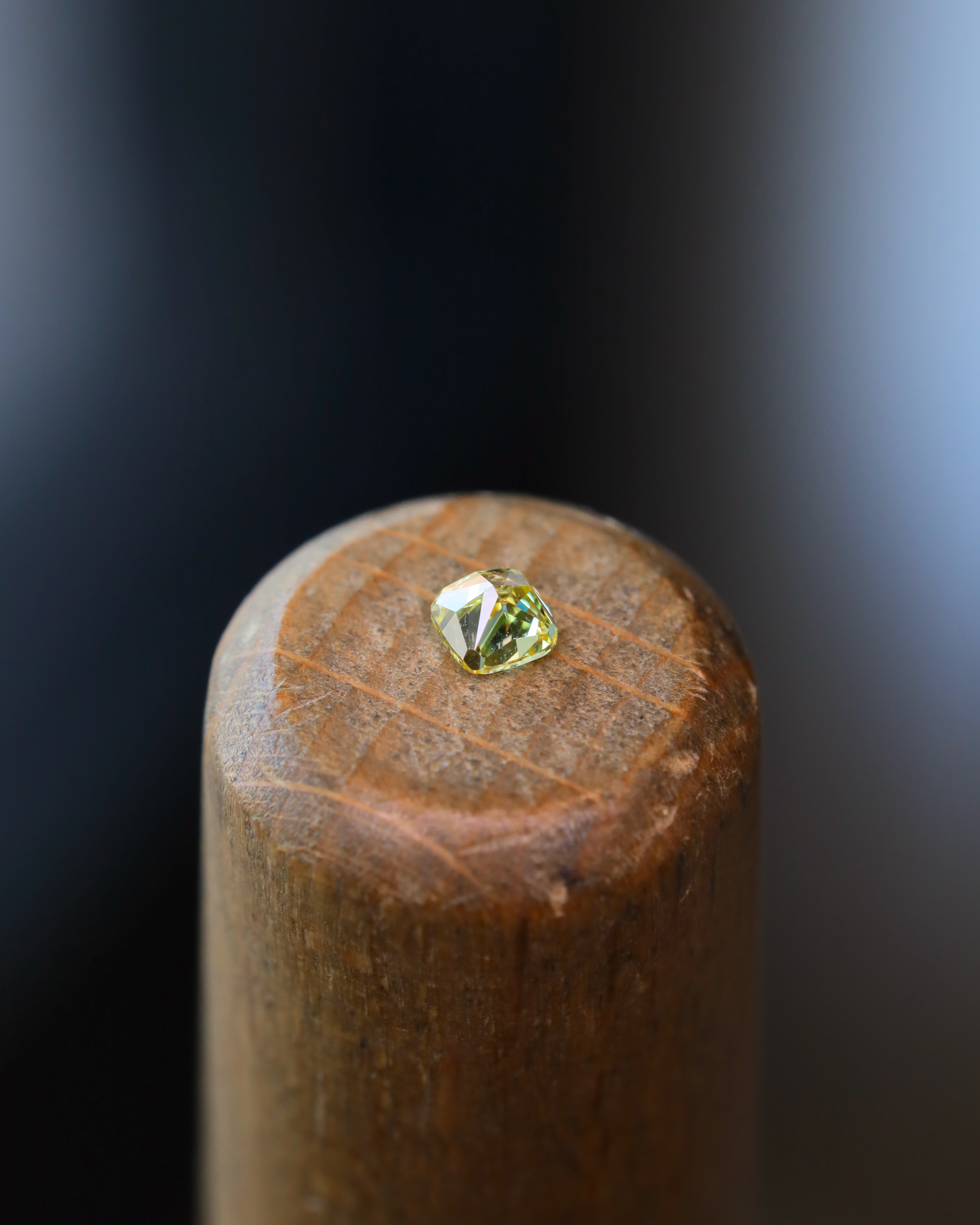 ファンシービビッドイエローダイヤモンド　ルース　0.130ct