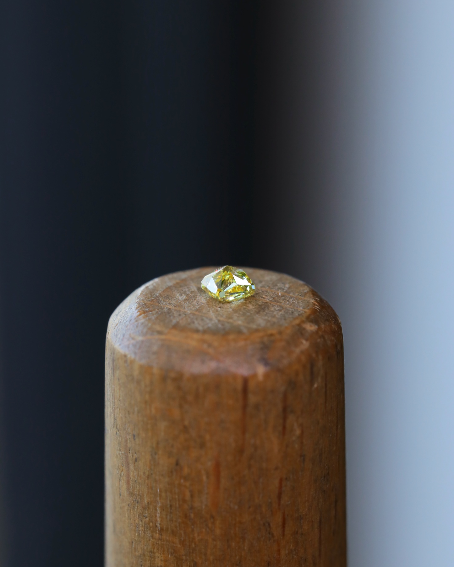 ファンシービビッドイエローダイヤモンド　ルース　0.130ct