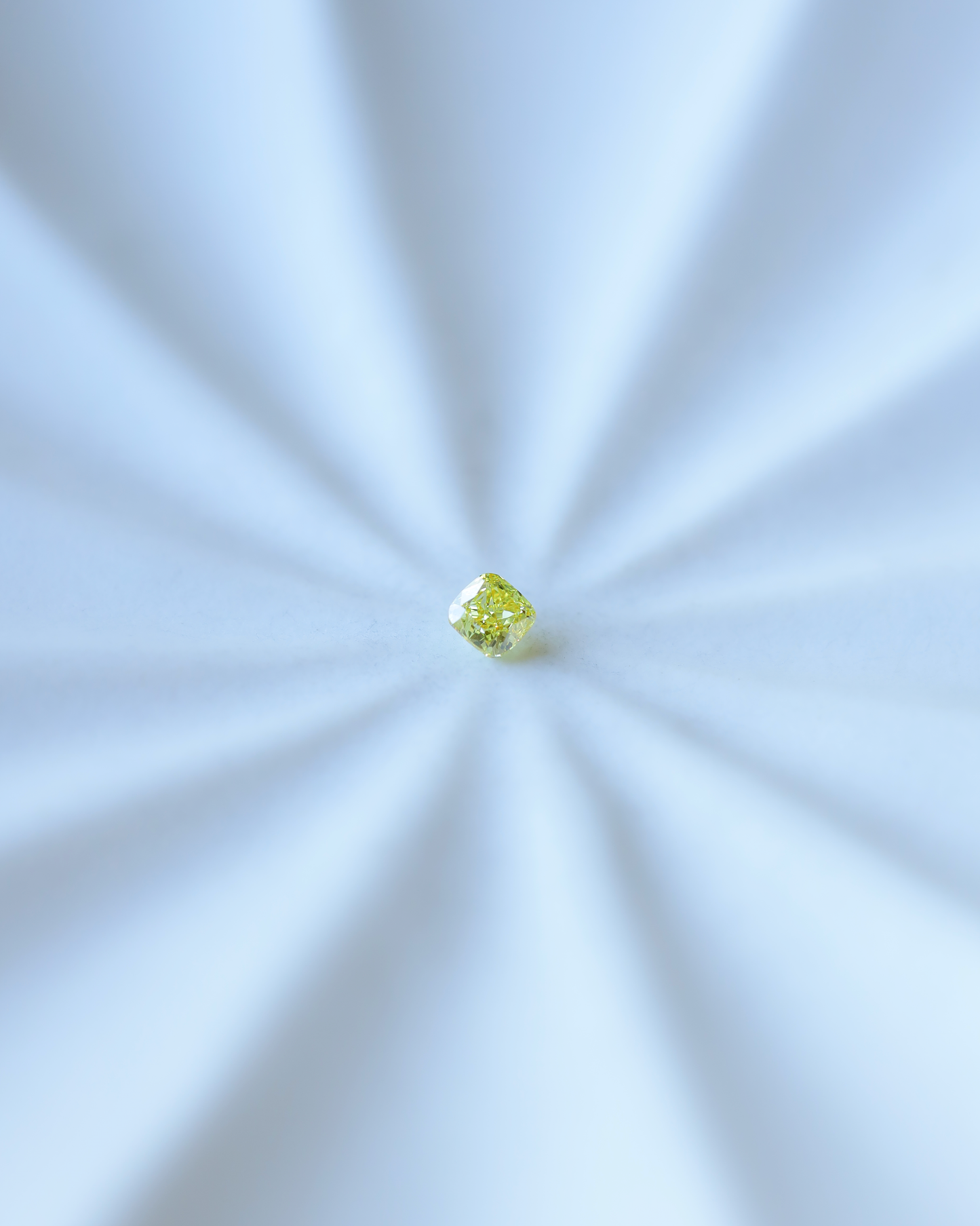 ファンシービビッドイエローダイヤモンド　ルース　0.130ct