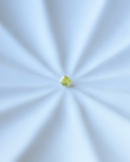 ファンシービビッドイエローダイヤモンド　ルース　0.130ct