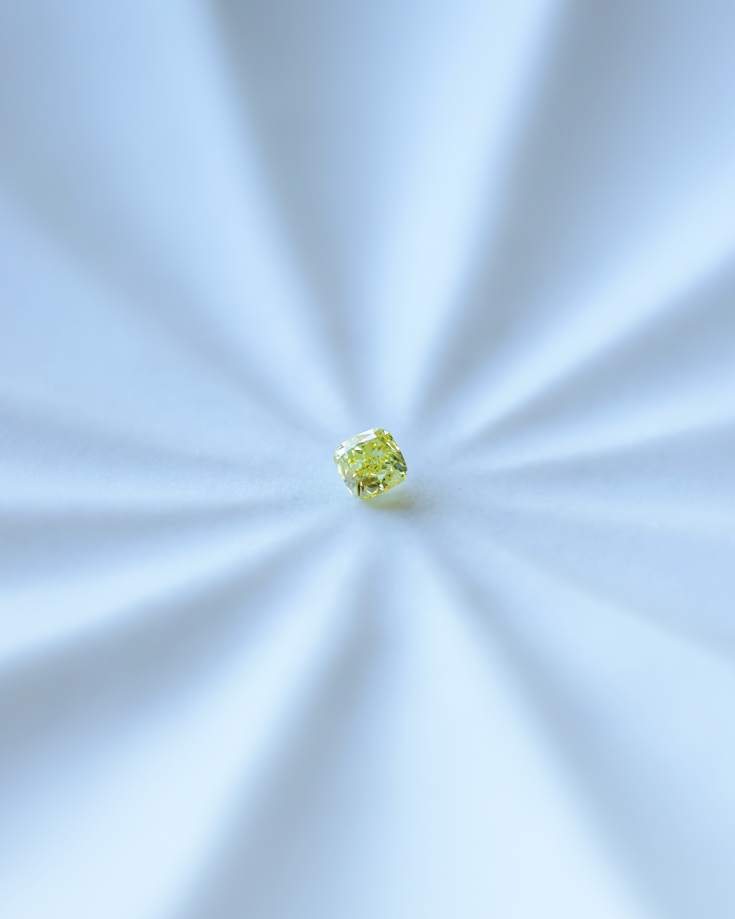 ファンシービビッドイエローダイヤモンド　ルース　0.130ct