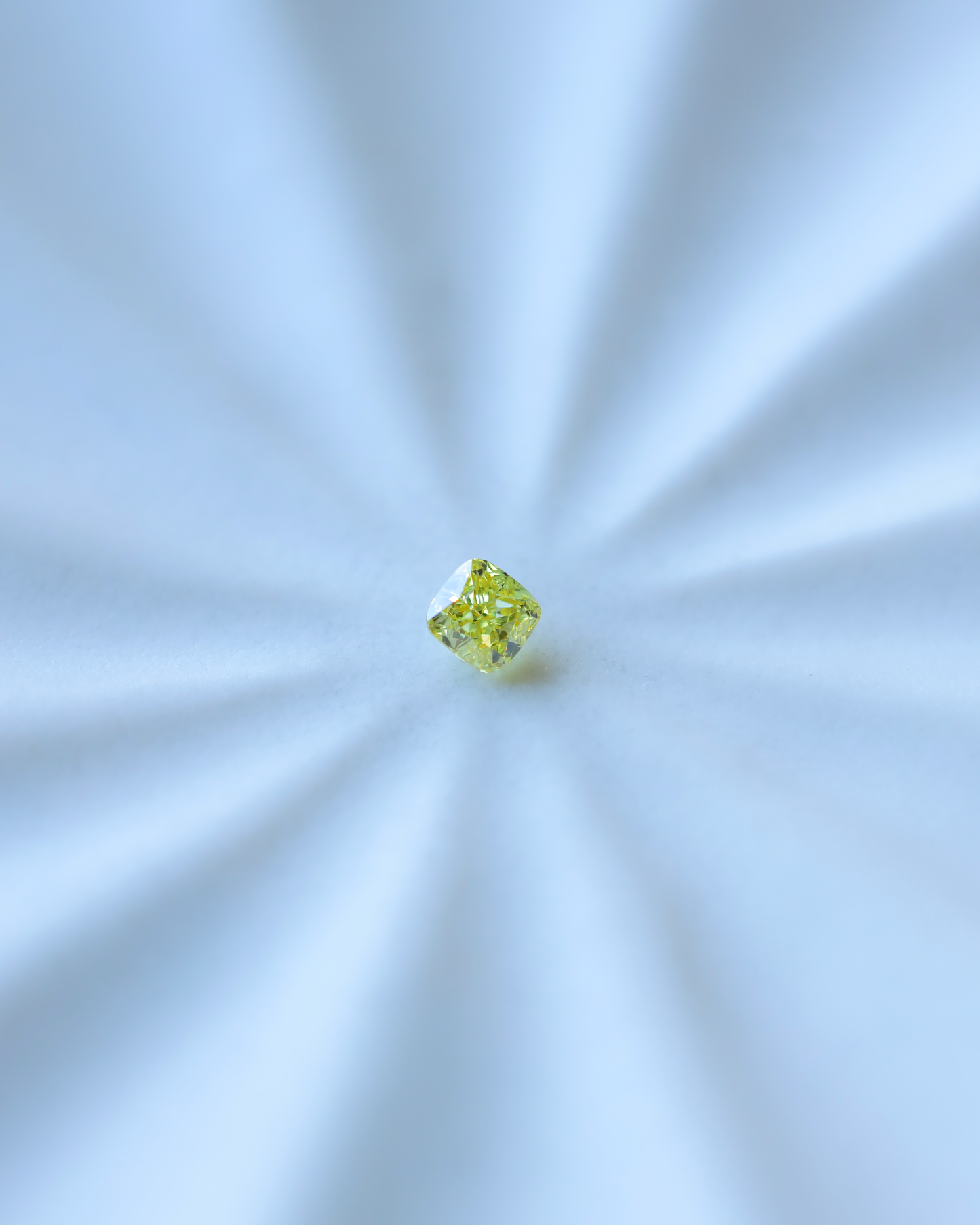 ファンシービビッドイエローダイヤモンド　ルース　0.130ct