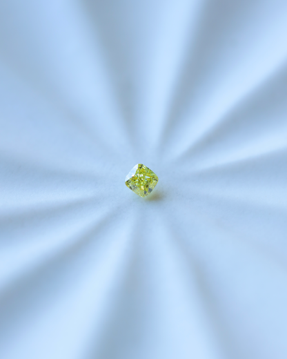 ファンシービビッドイエローダイヤモンド　ルース　0.130ct