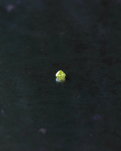 ファンシービビッドイエローダイヤモンド　ルース　0.130ct