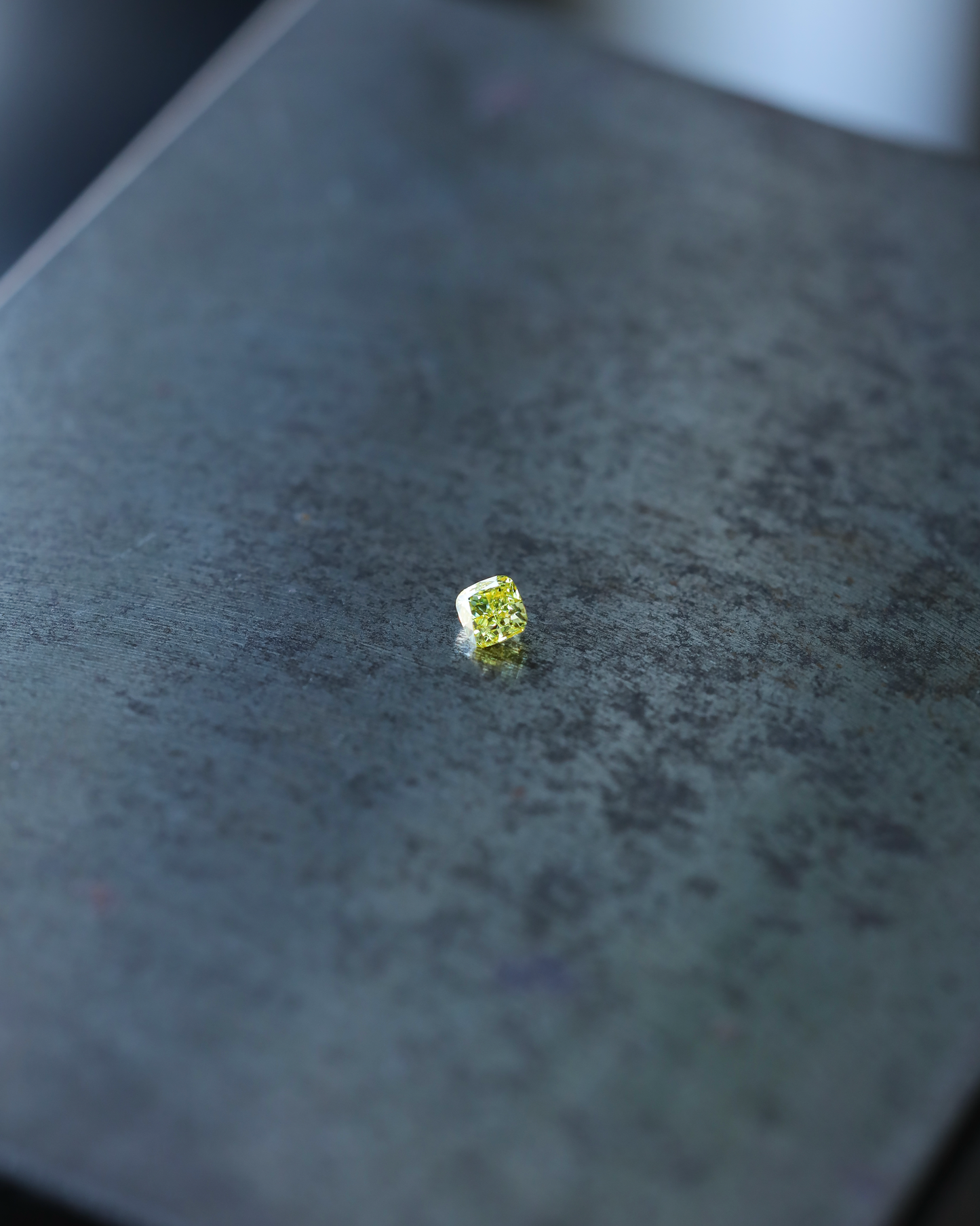 ファンシービビッドイエローダイヤモンド　ルース　0.130ct