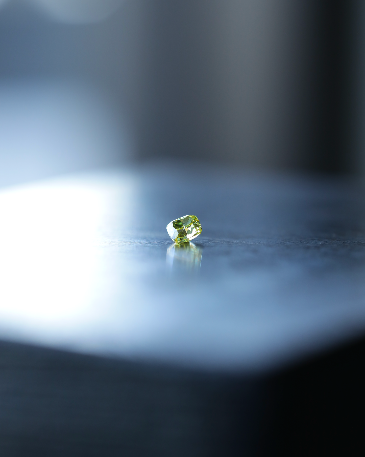 ファンシービビッドイエローダイヤモンド　ルース　0.130ct