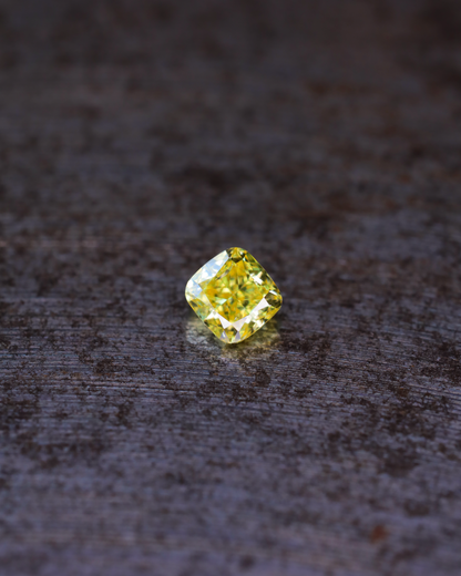 ファンシービビッドイエローダイヤモンド　ルース　0.130ct