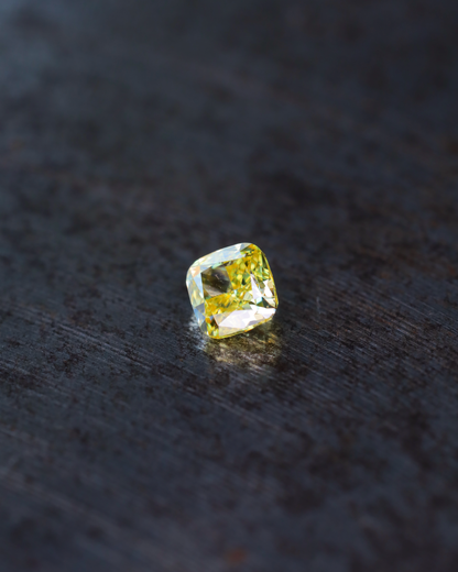 ファンシービビッドイエローダイヤモンド　ルース　0.130ct