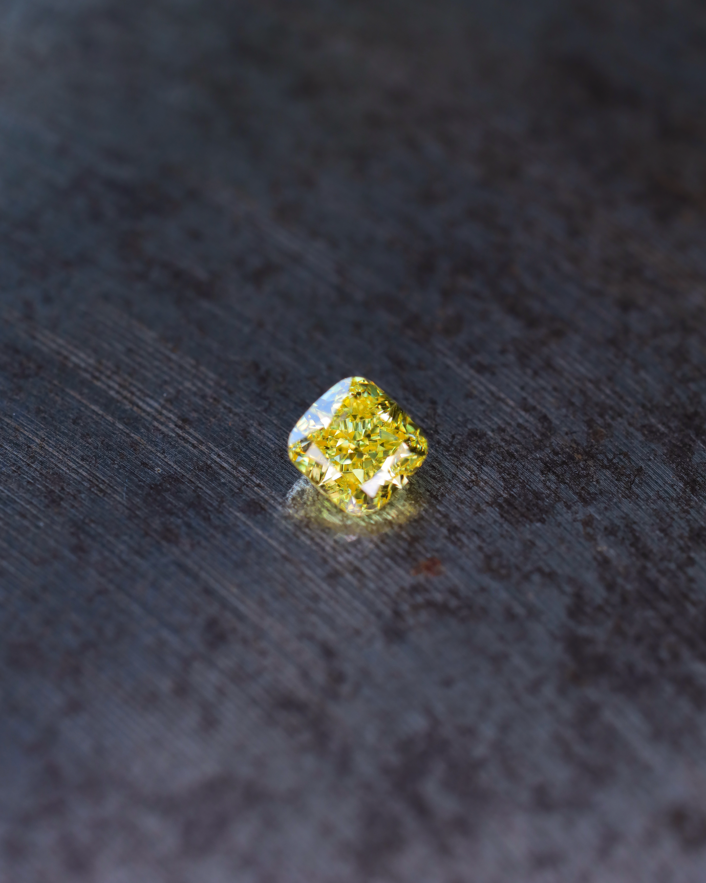 ファンシービビッドイエローダイヤモンド　ルース　0.130ct