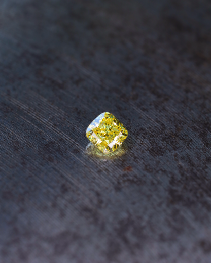 ファンシービビッドイエローダイヤモンド　ルース　0.130ct