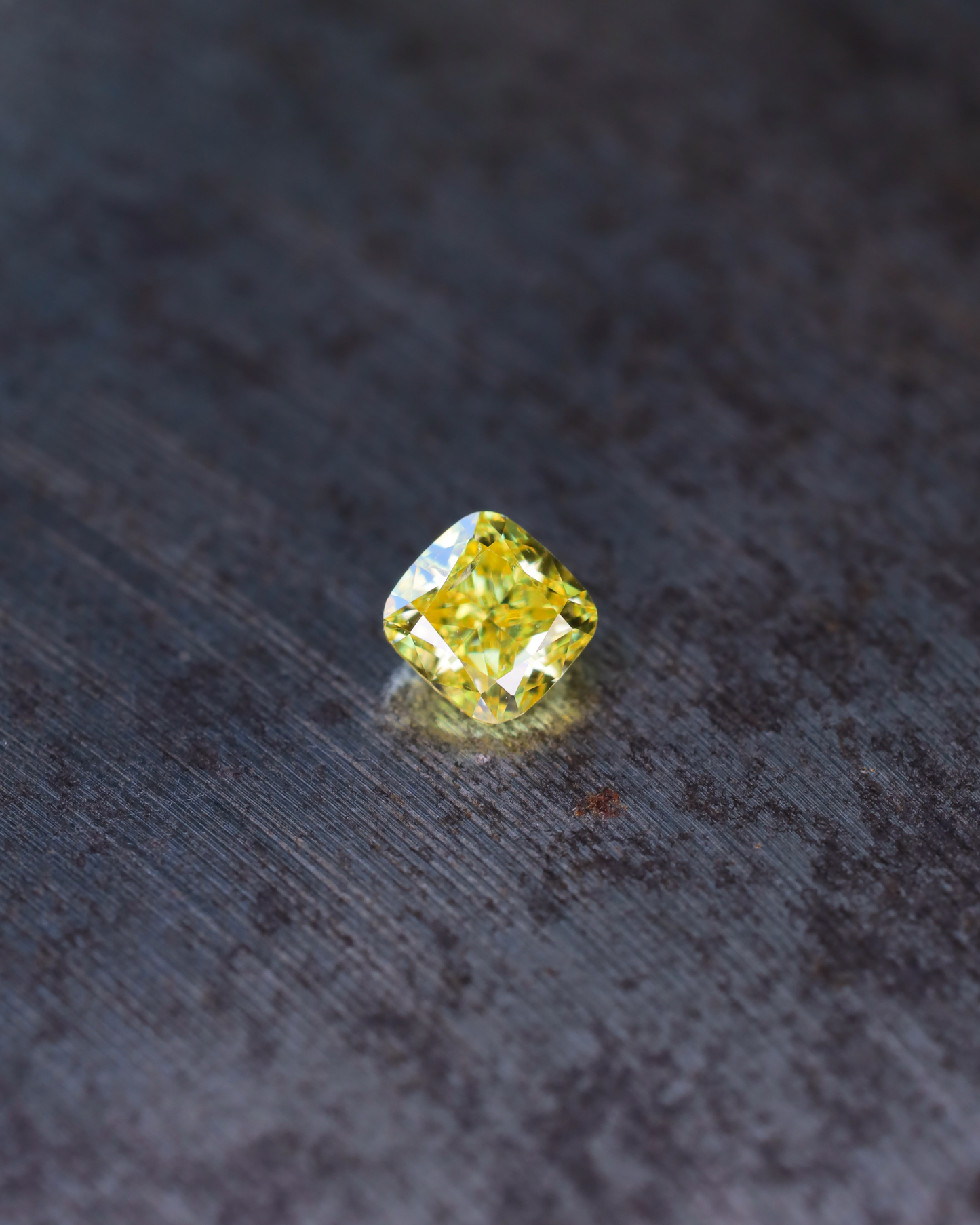 ファンシービビッドイエローダイヤモンド　ルース　0.130ct