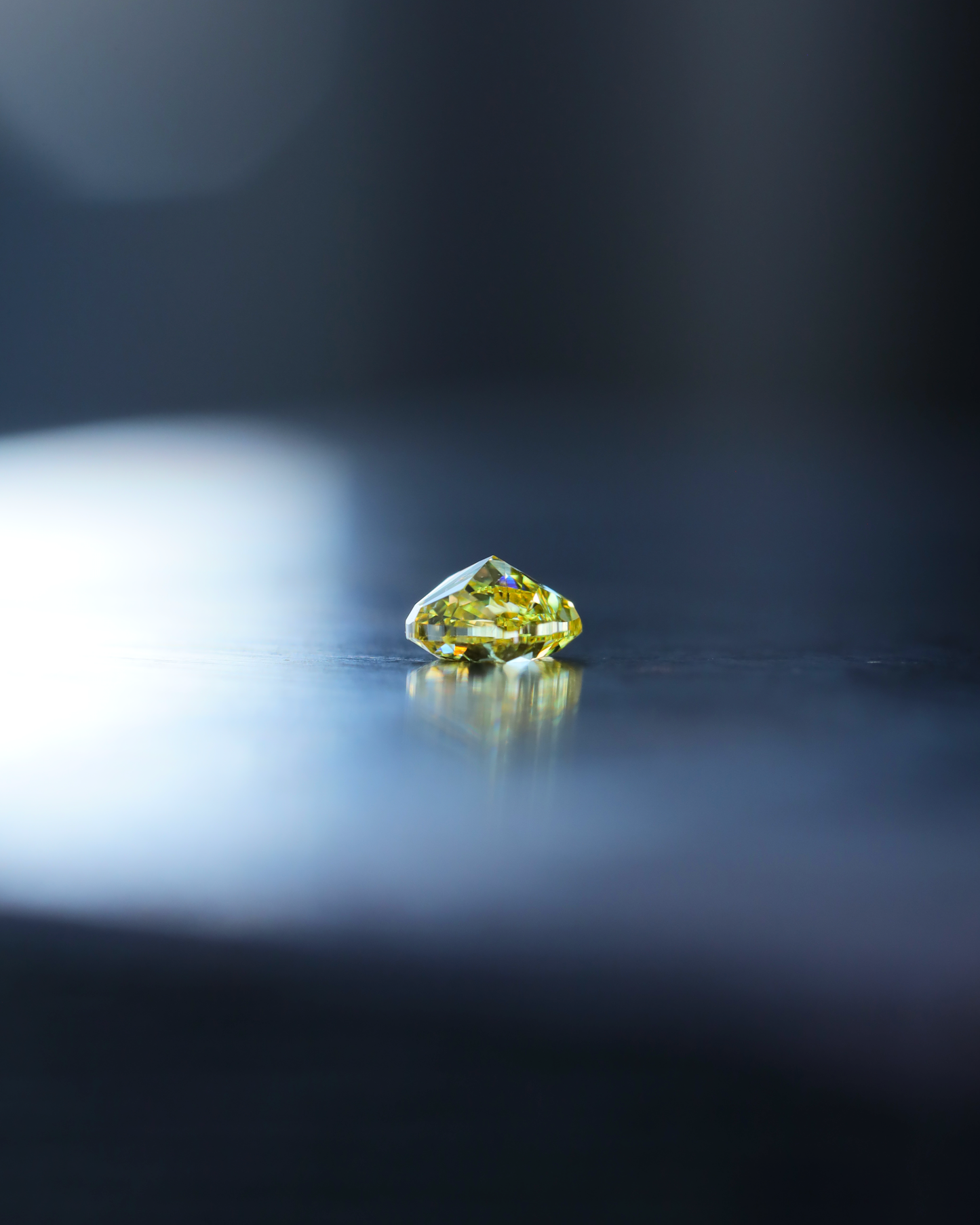 ファンシービビッドイエローダイヤモンド　ルース　0.130ct