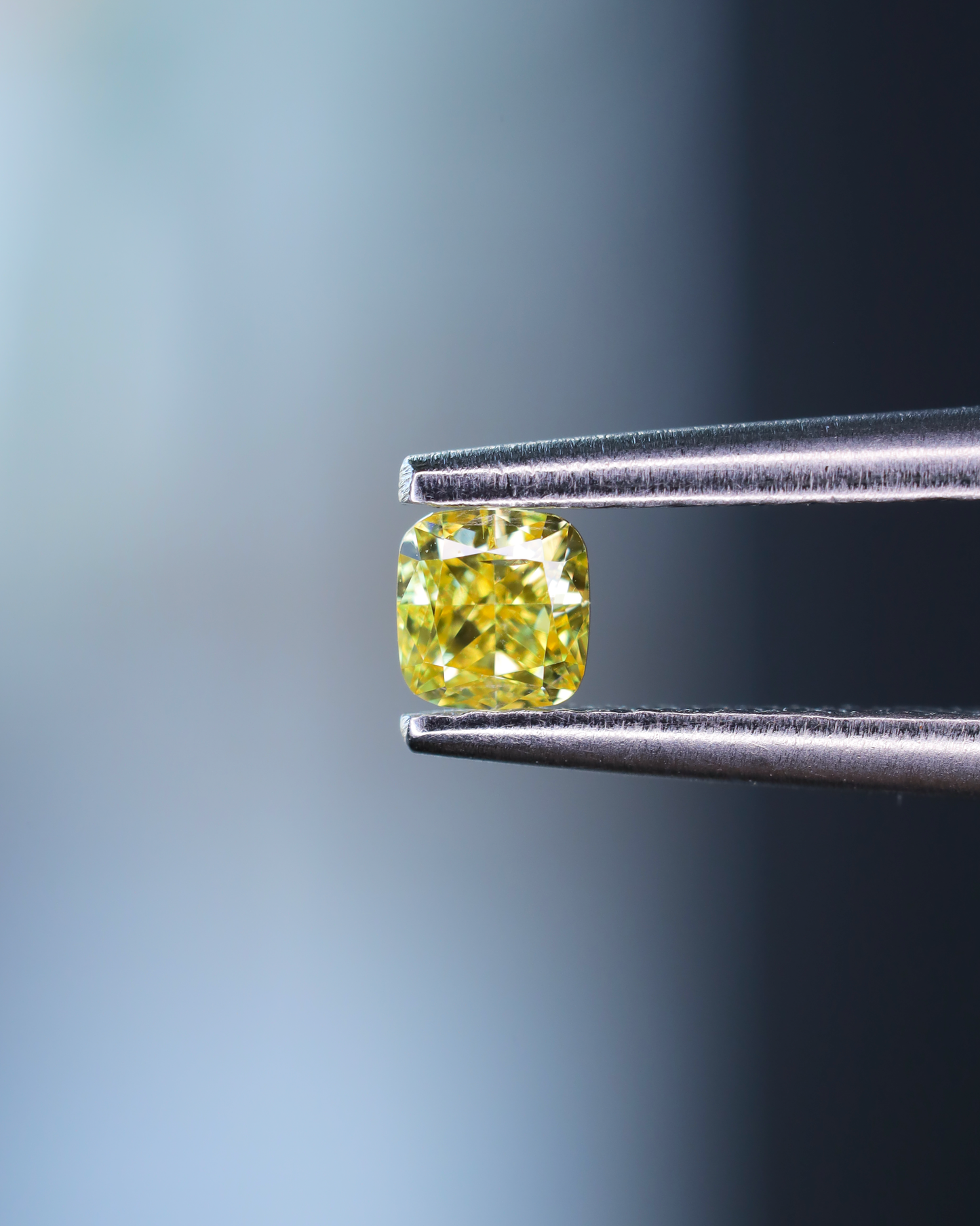 ファンシービビッドイエローダイヤモンド　ルース　0.130ct