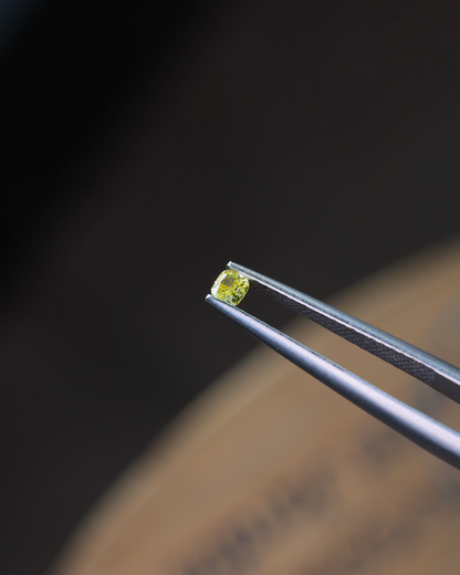 ファンシービビッドイエローダイヤモンド　ルース　0.130ct