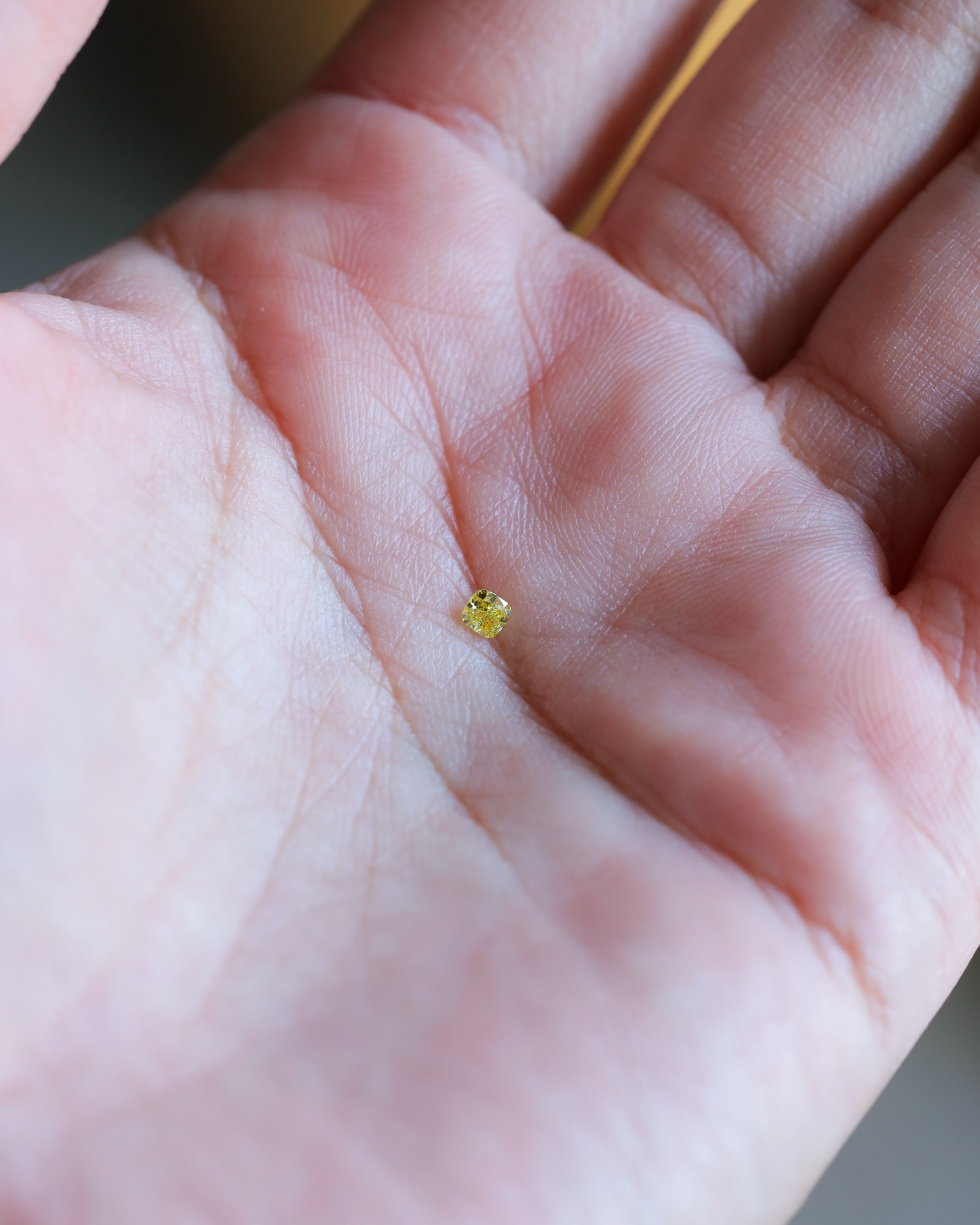 ファンシービビッドイエローダイヤモンド　ルース　0.130ct