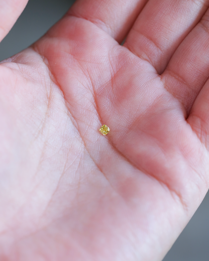 ファンシービビッドイエローダイヤモンド　ルース　0.130ct