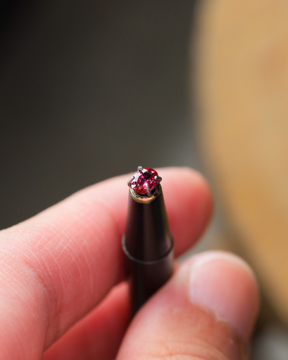 非加熱ピジョンブラッドルビー　ルース　0.23ct