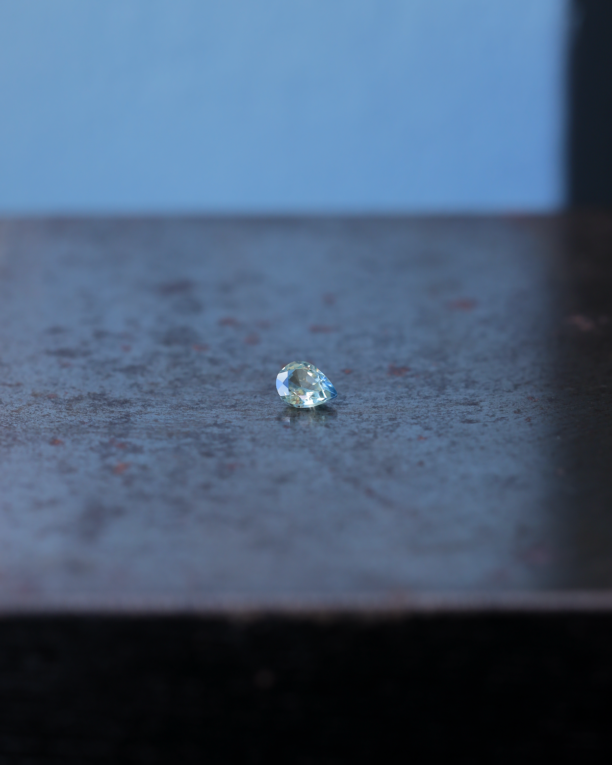 バイカラーサファイア　ルース　0.42ct