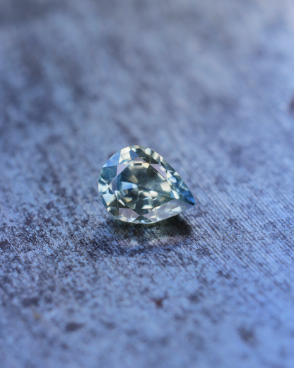 バイカラーサファイア　ルース　0.42ct