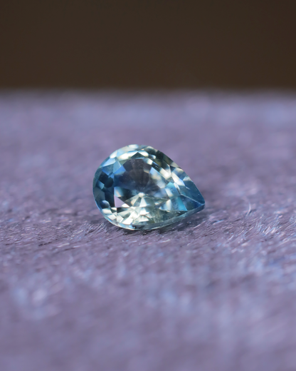 バイカラーサファイア　ルース　0.42ct