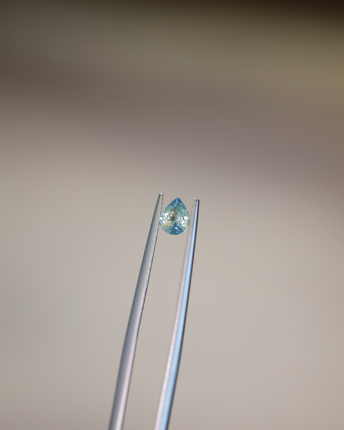 バイカラーサファイア　ルース　0.42ct
