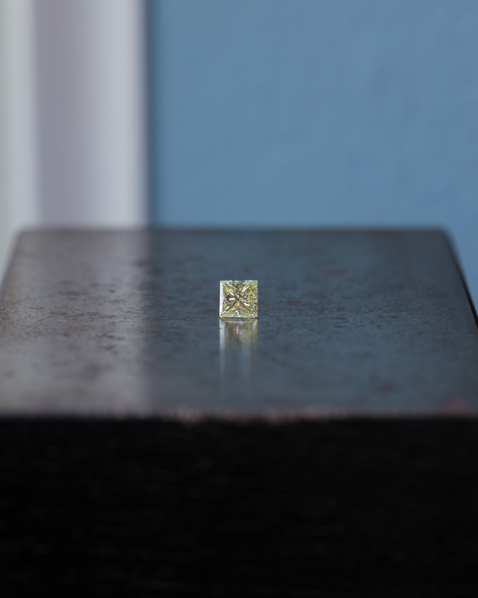 ライトイエローダイヤモンド　ルース　0.598ct
