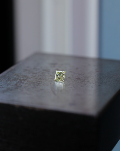 ライトイエローダイヤモンド　ルース　0.598ct