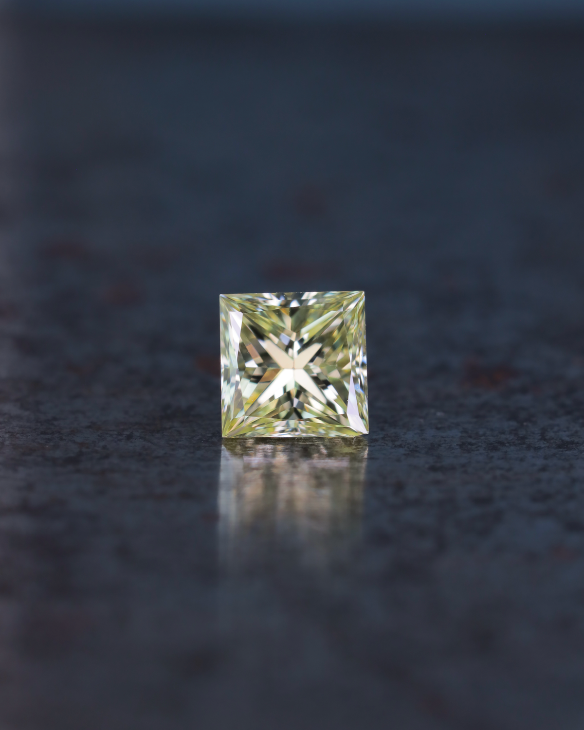 ライトイエローダイヤモンド　ルース　0.598ct