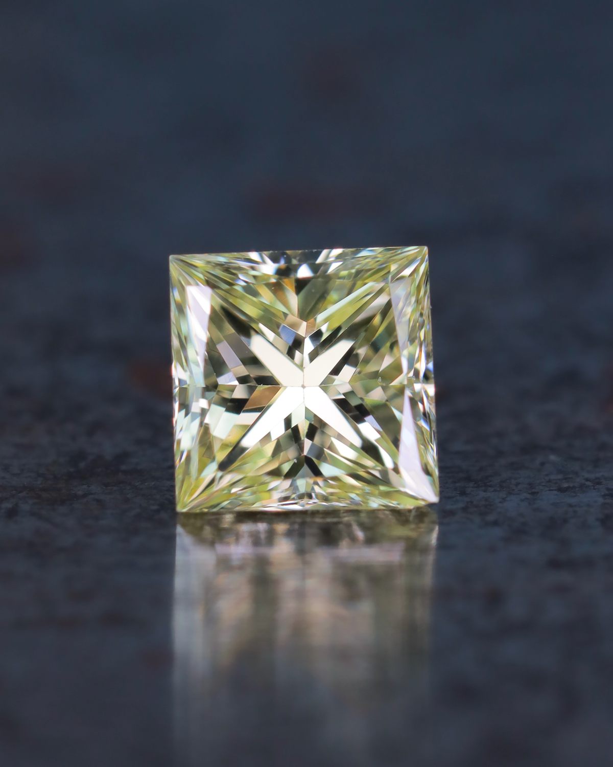 ライトイエローダイヤモンド　ルース　0.598ct