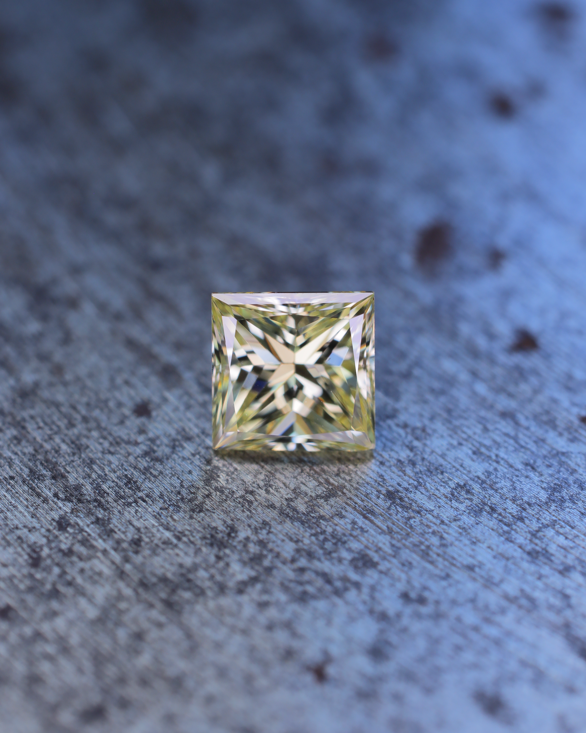 ライトイエローダイヤモンド　ルース　0.598ct