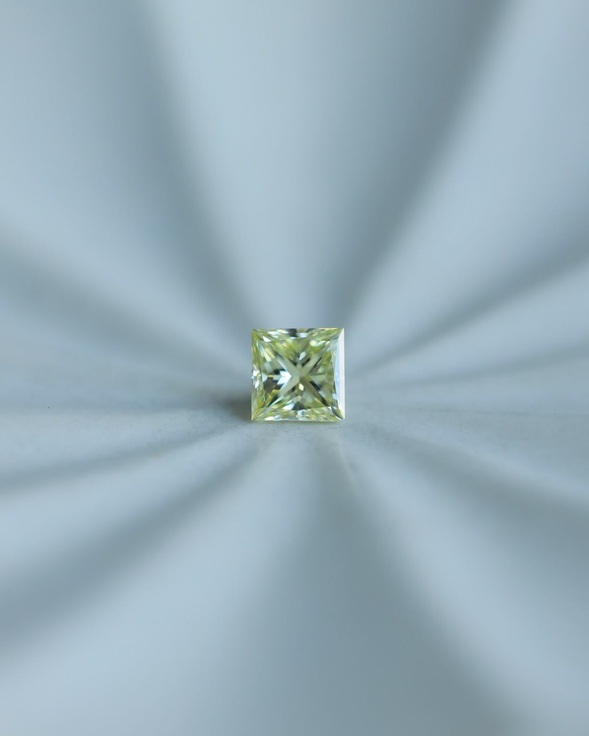ライトイエローダイヤモンド　ルース　0.598ct