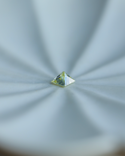 ライトイエローダイヤモンド　ルース　0.598ct
