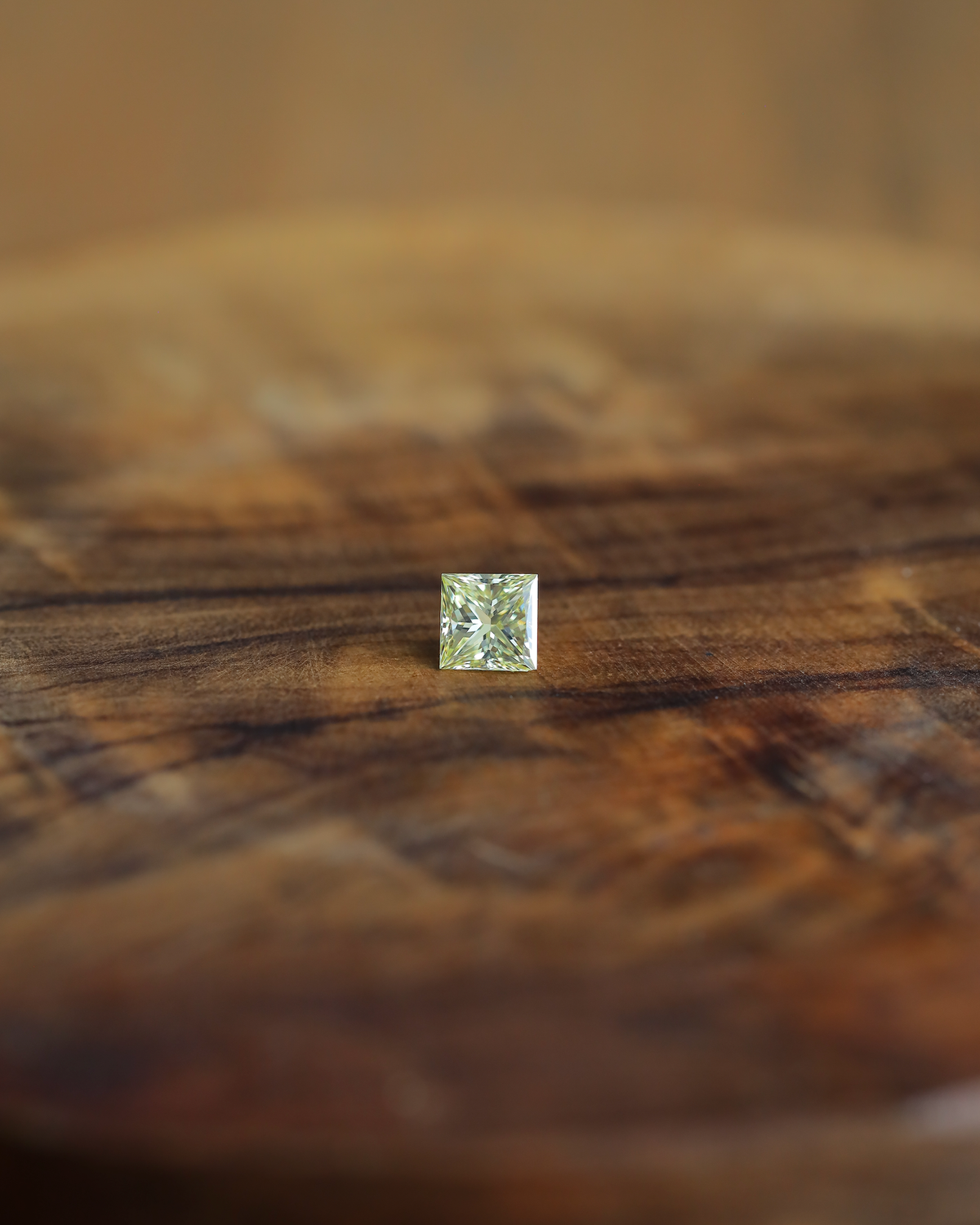 ライトイエローダイヤモンド　ルース　0.598ct