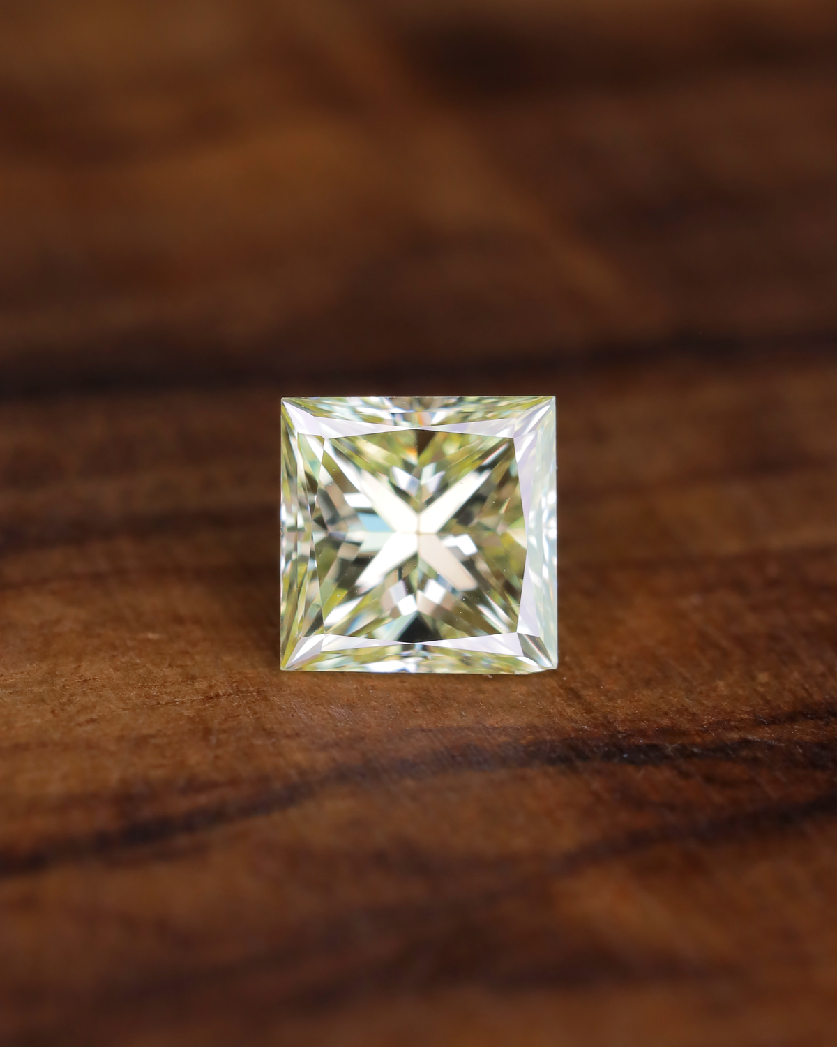 ライトイエローダイヤモンド　ルース　0.598ct