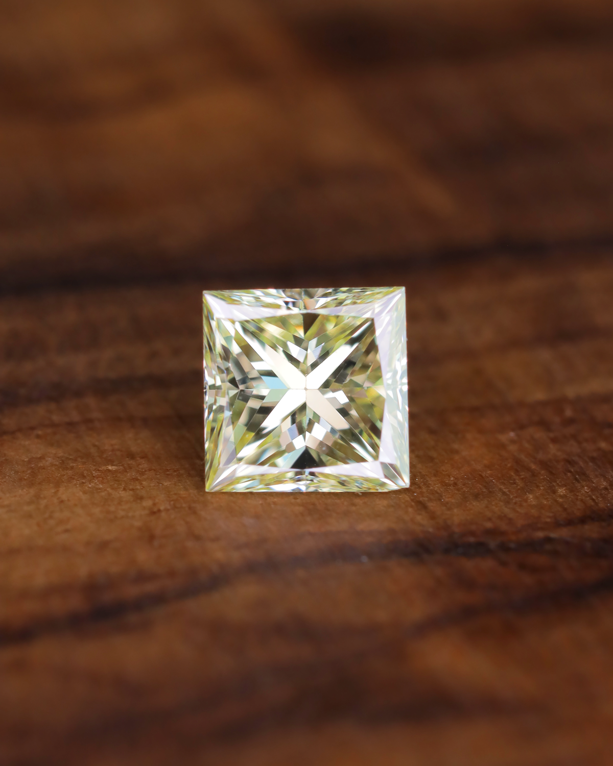 ライトイエローダイヤモンド　ルース　0.598ct