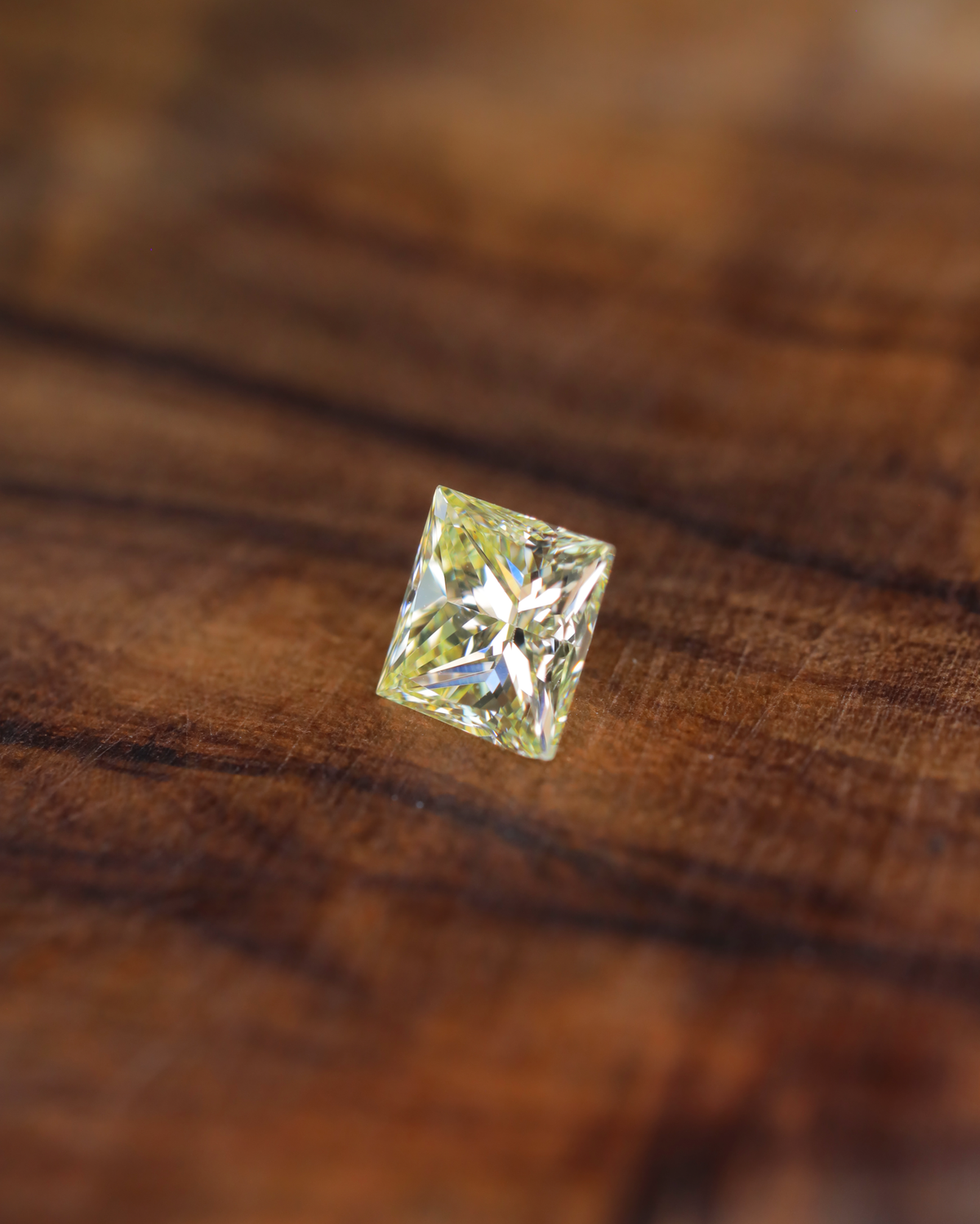 ライトイエローダイヤモンド　ルース　0.598ct