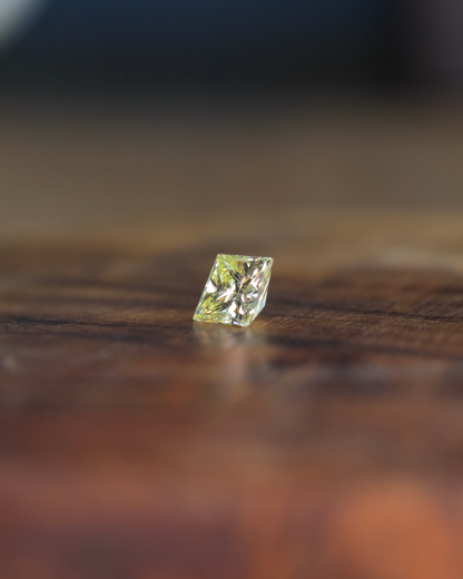 ライトイエローダイヤモンド　ルース　0.598ct