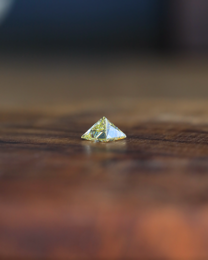 ライトイエローダイヤモンド　ルース　0.598ct
