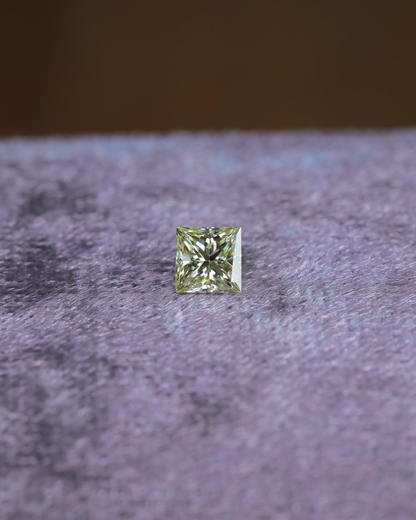 ライトイエローダイヤモンド　ルース　0.598ct