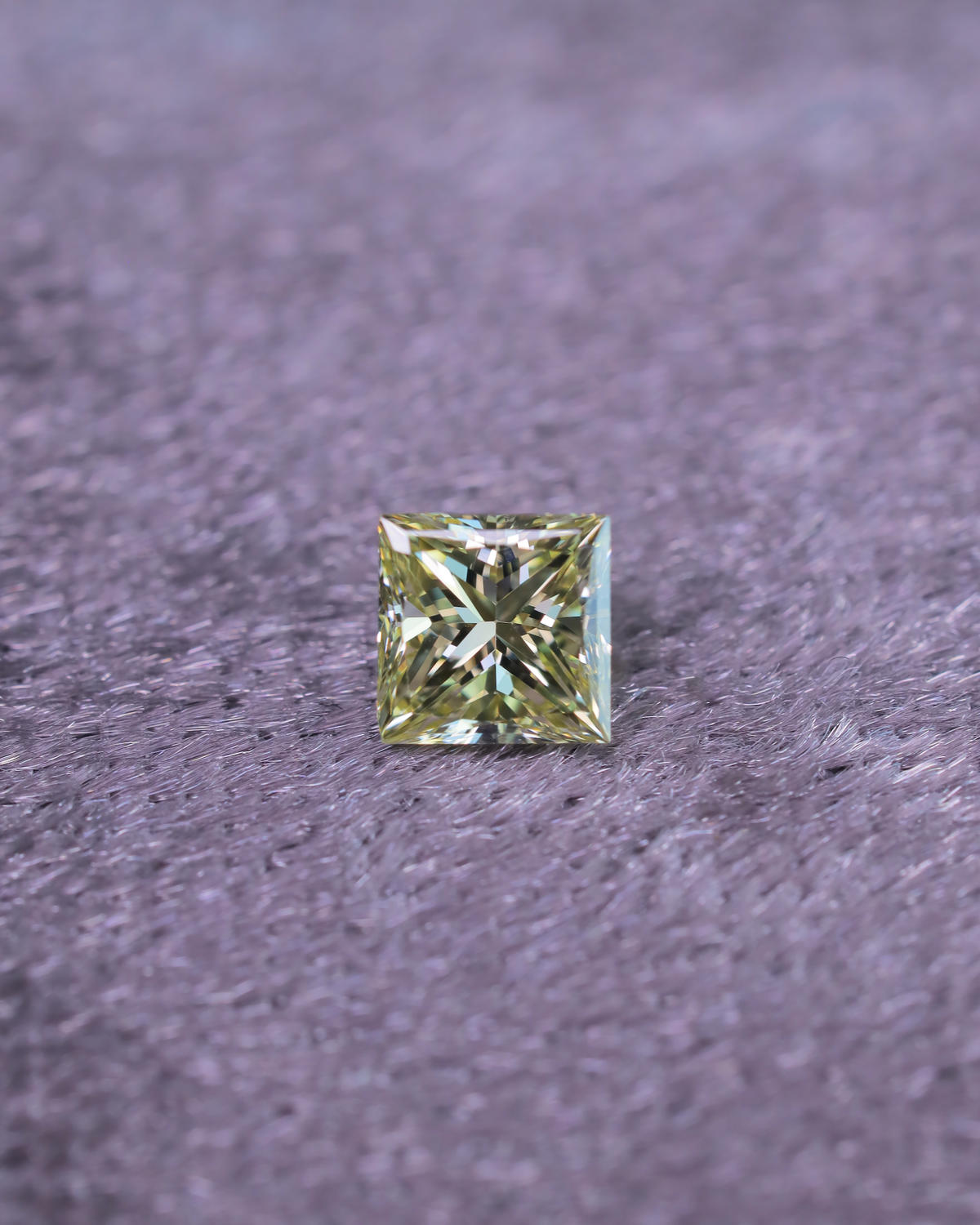 ライトイエローダイヤモンド　ルース　0.598ct