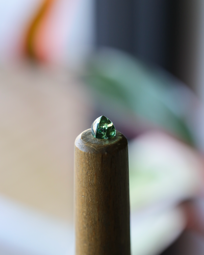グリーンアパタイト　ルース　1.58ct