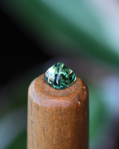 グリーンアパタイト　ルース　1.58ct
